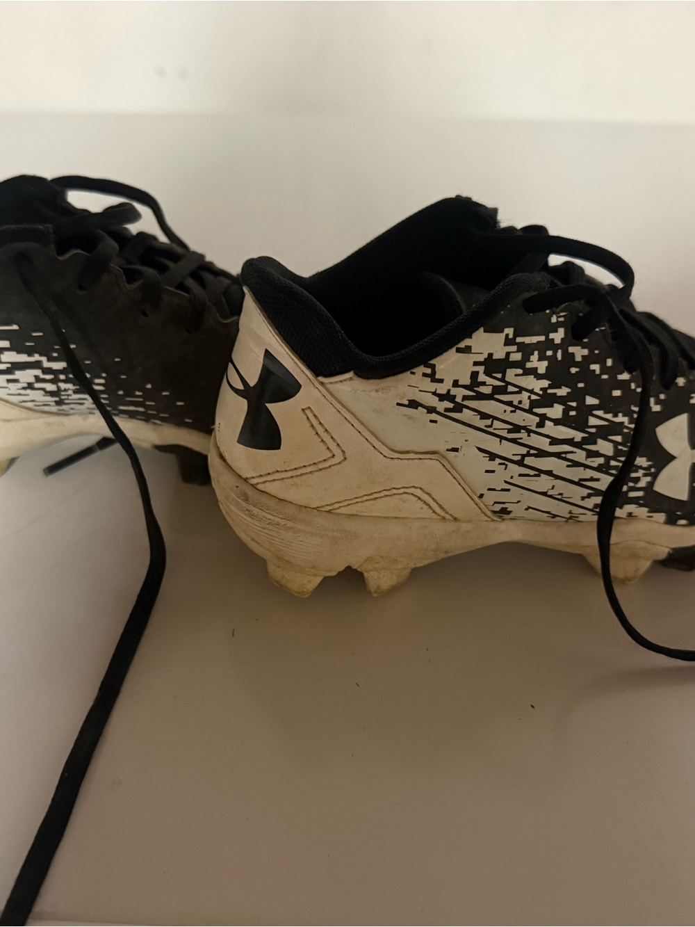 Under Armour Black Athletic Shoe Interior Label and Grey Baseball pants size sm